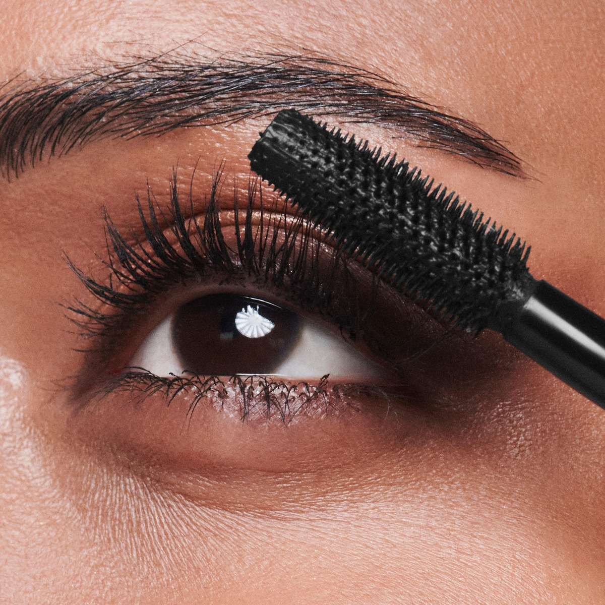 Mascara Covergirl Lash Blast Volumizing Black, Pacote Com 2 - Imagem 4