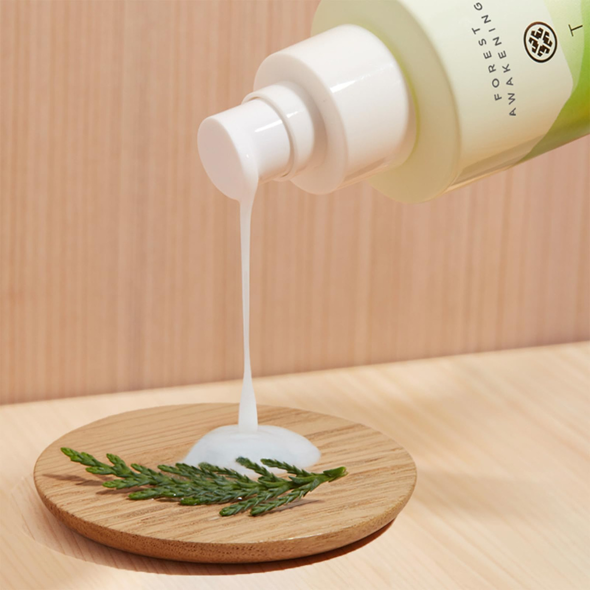 Leite Corporal Tatcha Forest Awakening Hinoki 132ml | 4,5 Fl - Imagem 5