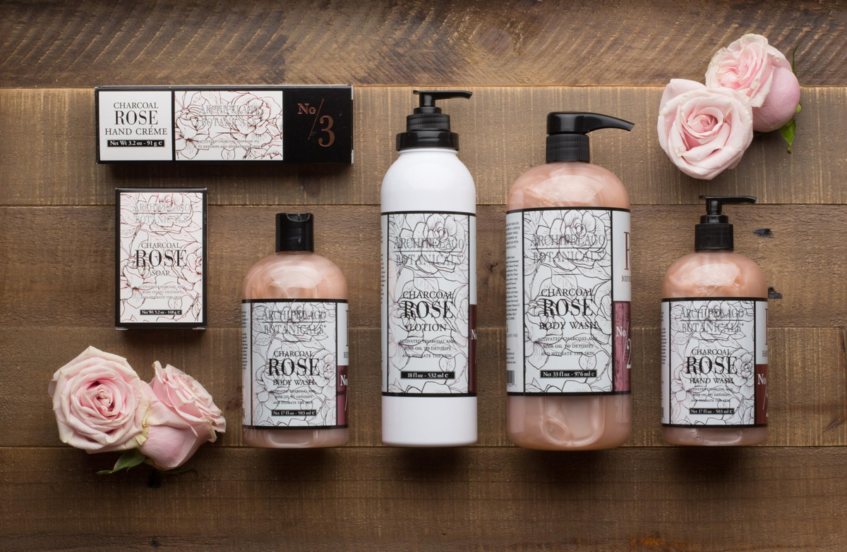 Loção Corporal Archipelago Botanicals Charcoal Rose 530ml - Imagem 4