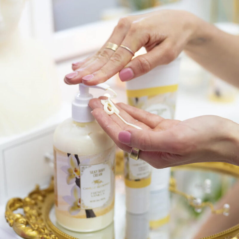 Creme Corporal Camille Beckman Com Aroma De Baunilha Frances - Image 2