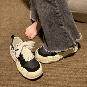 Zhao Lusi Tanjianji Com Sapatos De Pão Com Fundo Ondulado, O