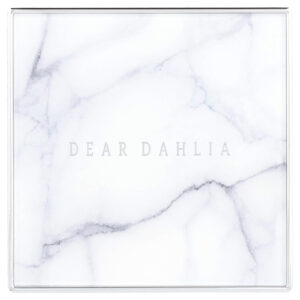 Dear Dahlia Iluminador Luminoso para a Pele Pillow Rosa 7 g (024 oz)