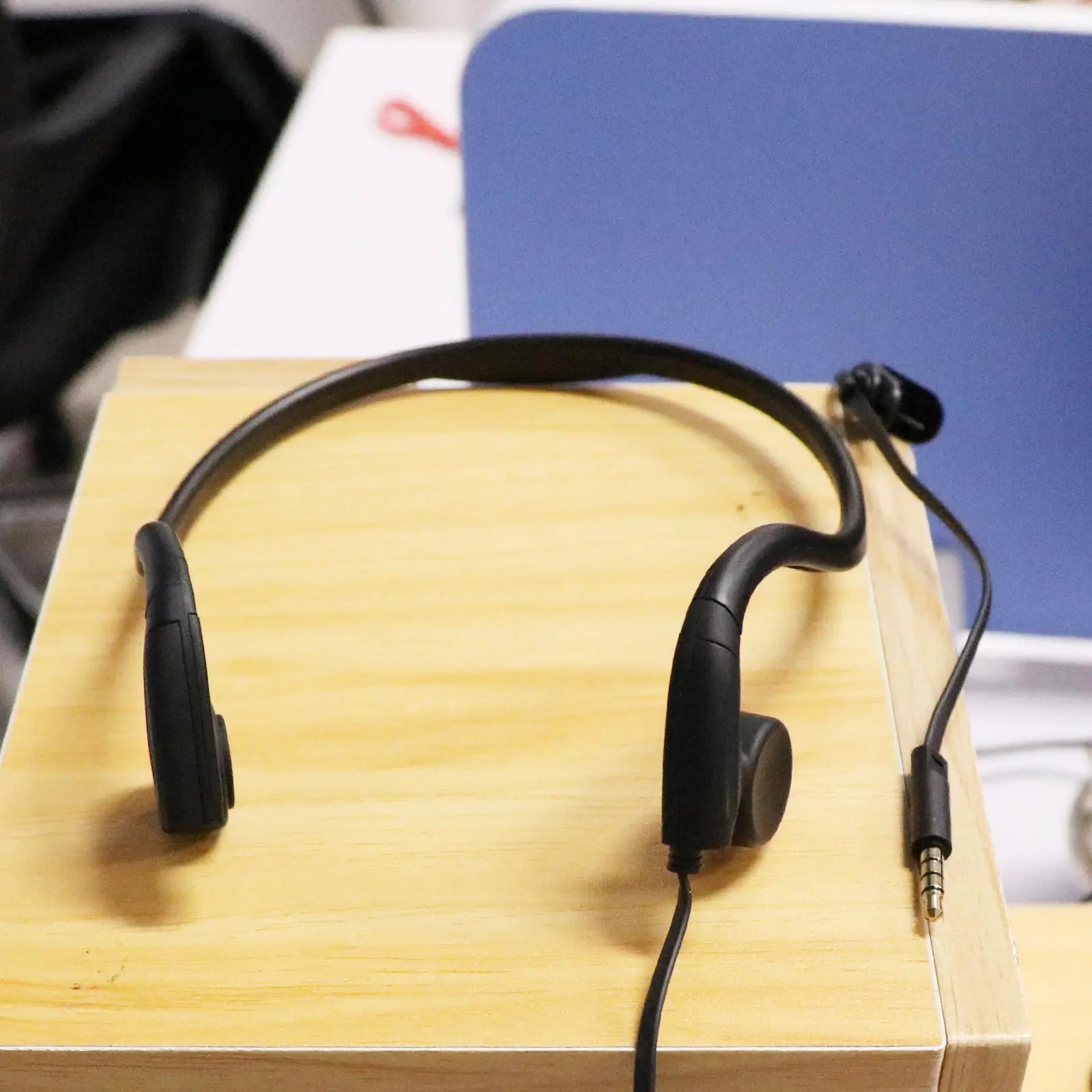Fone De Ouvido Com Fio De Condução Óssea Controle De Voz - Imagem 6